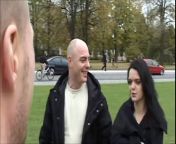 Красивую шведку мужики ебут вдвоём